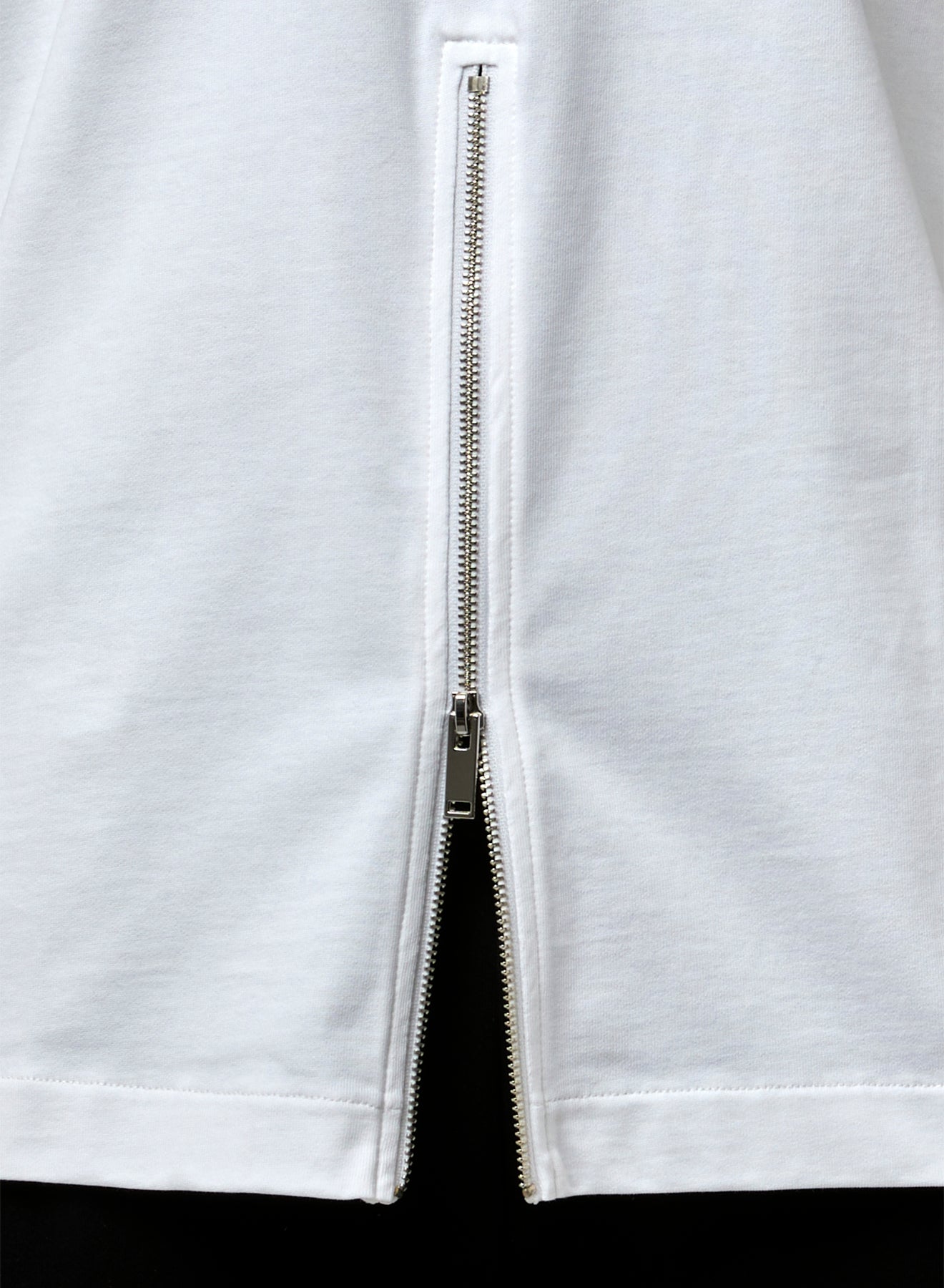 ROUND NECK HALF ZIP T SHIRT