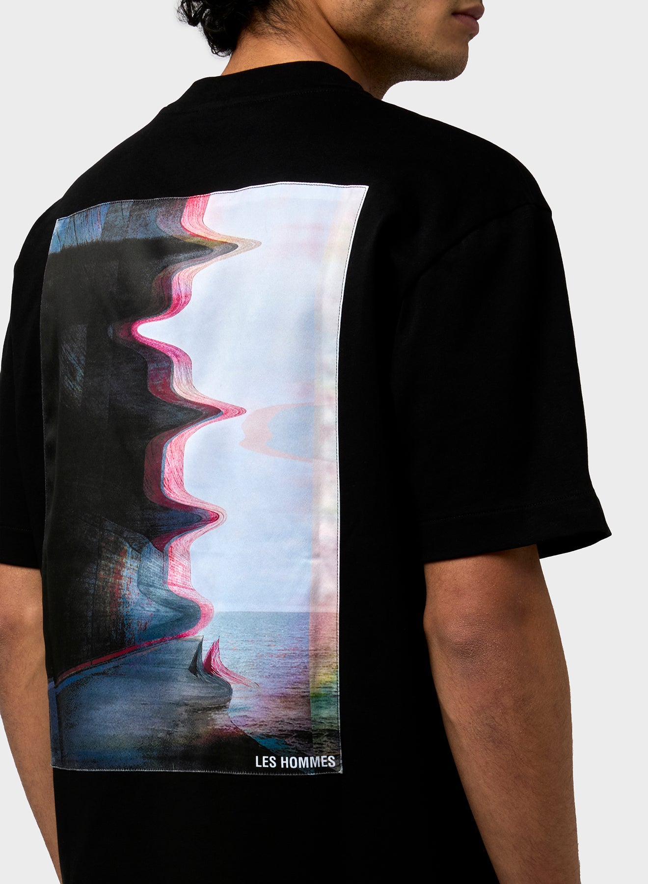 COMFY TEE WITH SILK FLUID PRINTS ON THE BACK